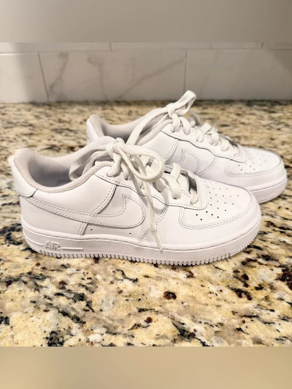 Nike Air Force 1 Unisex White Low Top Lace-Up size 4Y